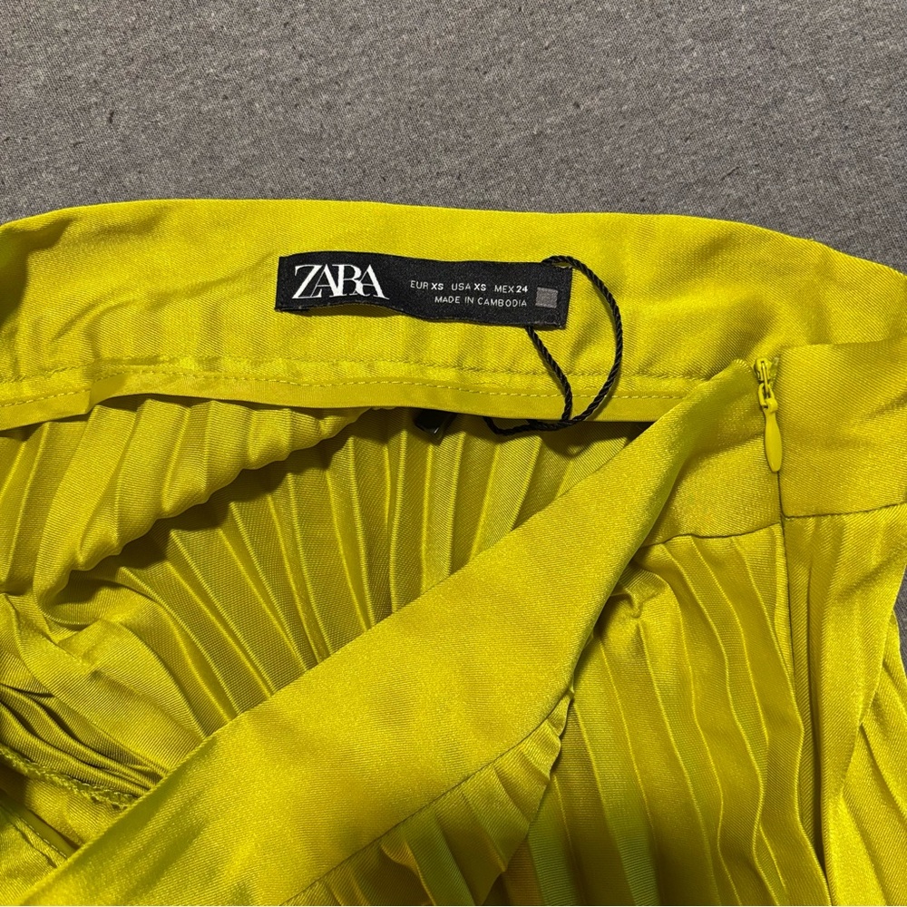 Zara limited edition neon green pleated midi skirt - Picture 7 of 15
